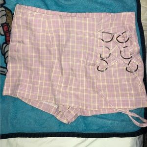 I’m selling this medium, pink skirt, never worn before.